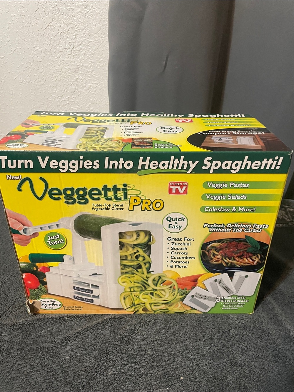 Veggetti Pro Table-Top Spiral Vegetable Cutter - Green/White